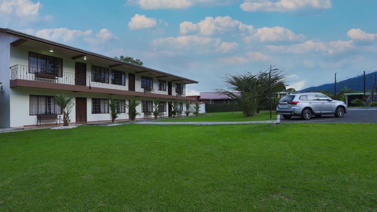 Condo'S Vista Al Volcan La Fortuna Exterior photo